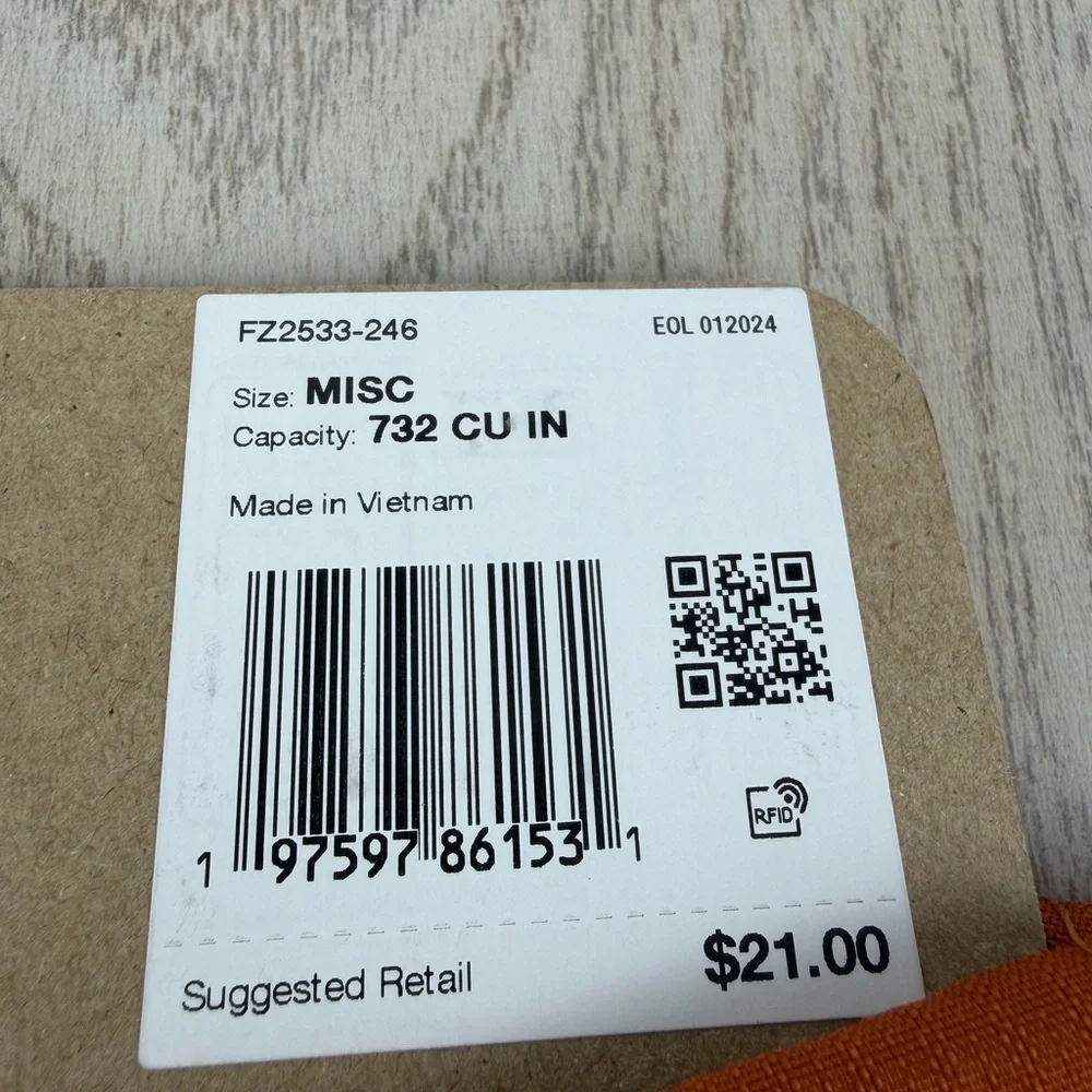Nike Kids Drawstring Bag (12L) One Size Medium Orange Ombre Graphic $21